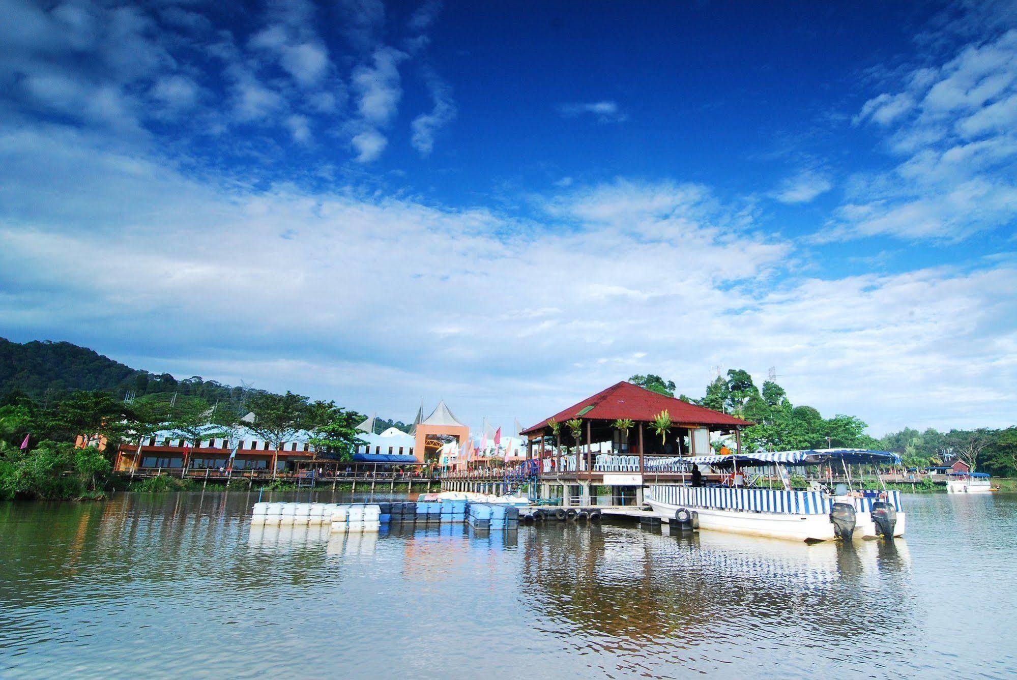 Bukit Merah Laketown Resort Taiping Buitenkant foto